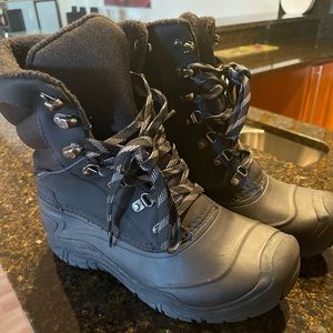 Goodfellow men’s Waterproof boots black size 8, worn once or twice